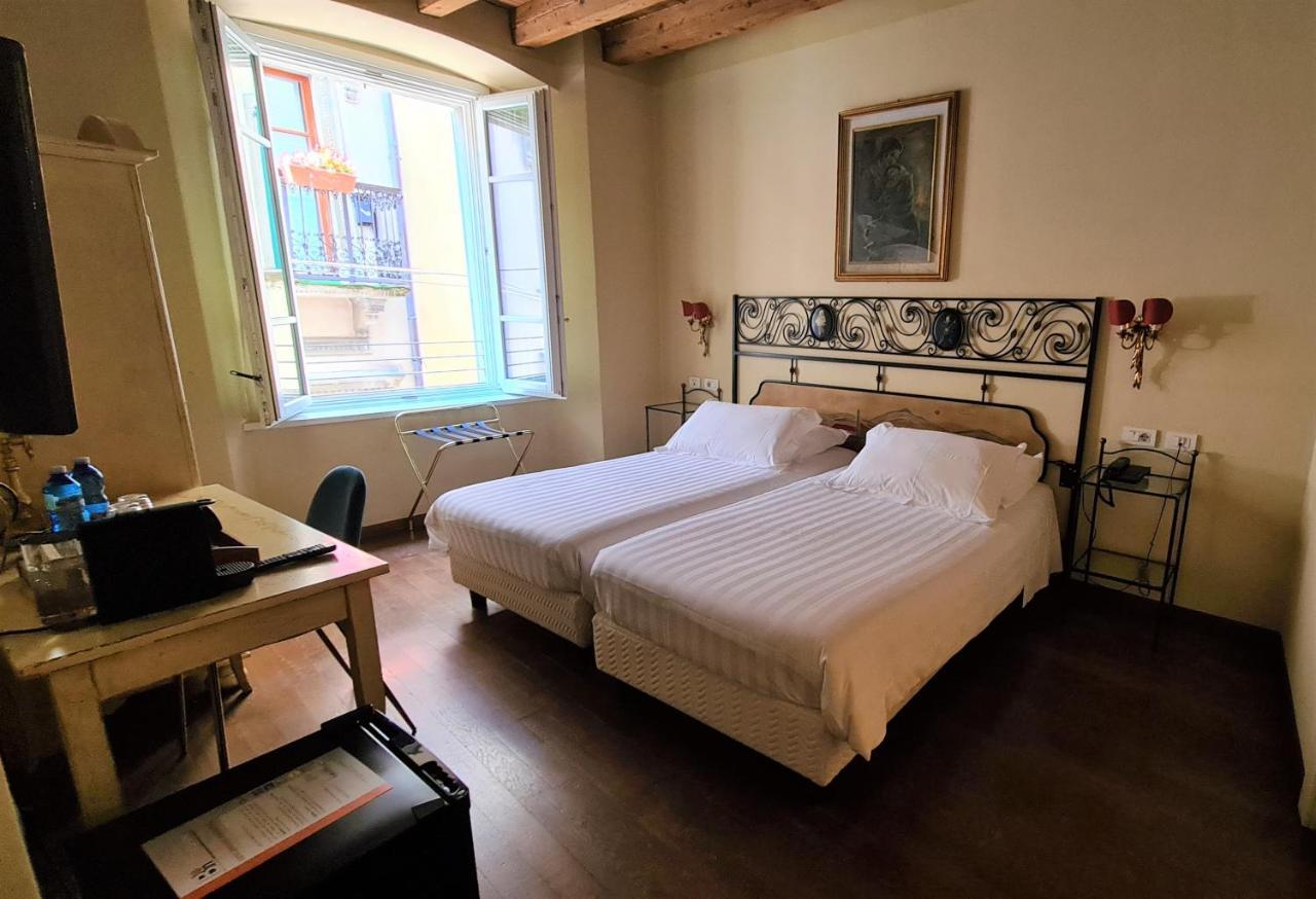 Piazza Vecchia 4*