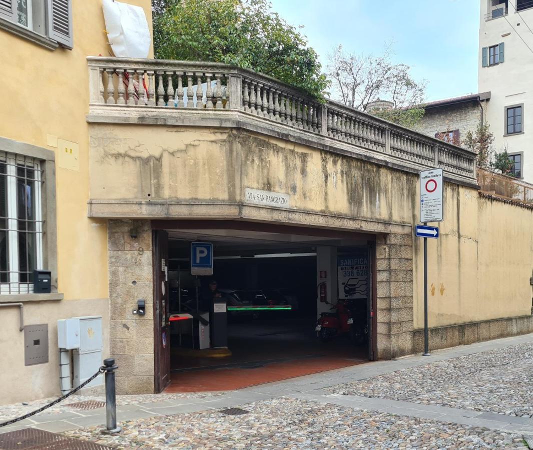 Piazza Vecchia 4*