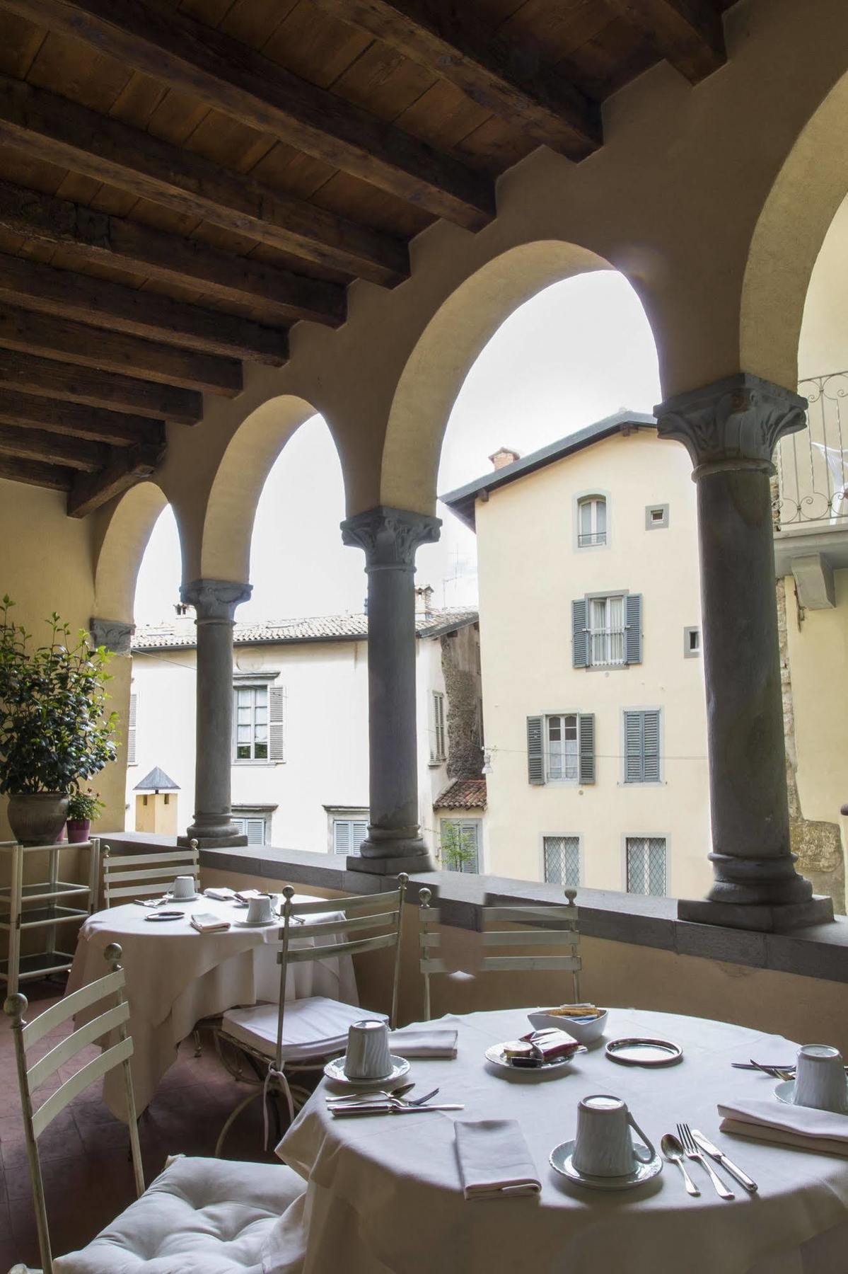 Piazza Vecchia 4*