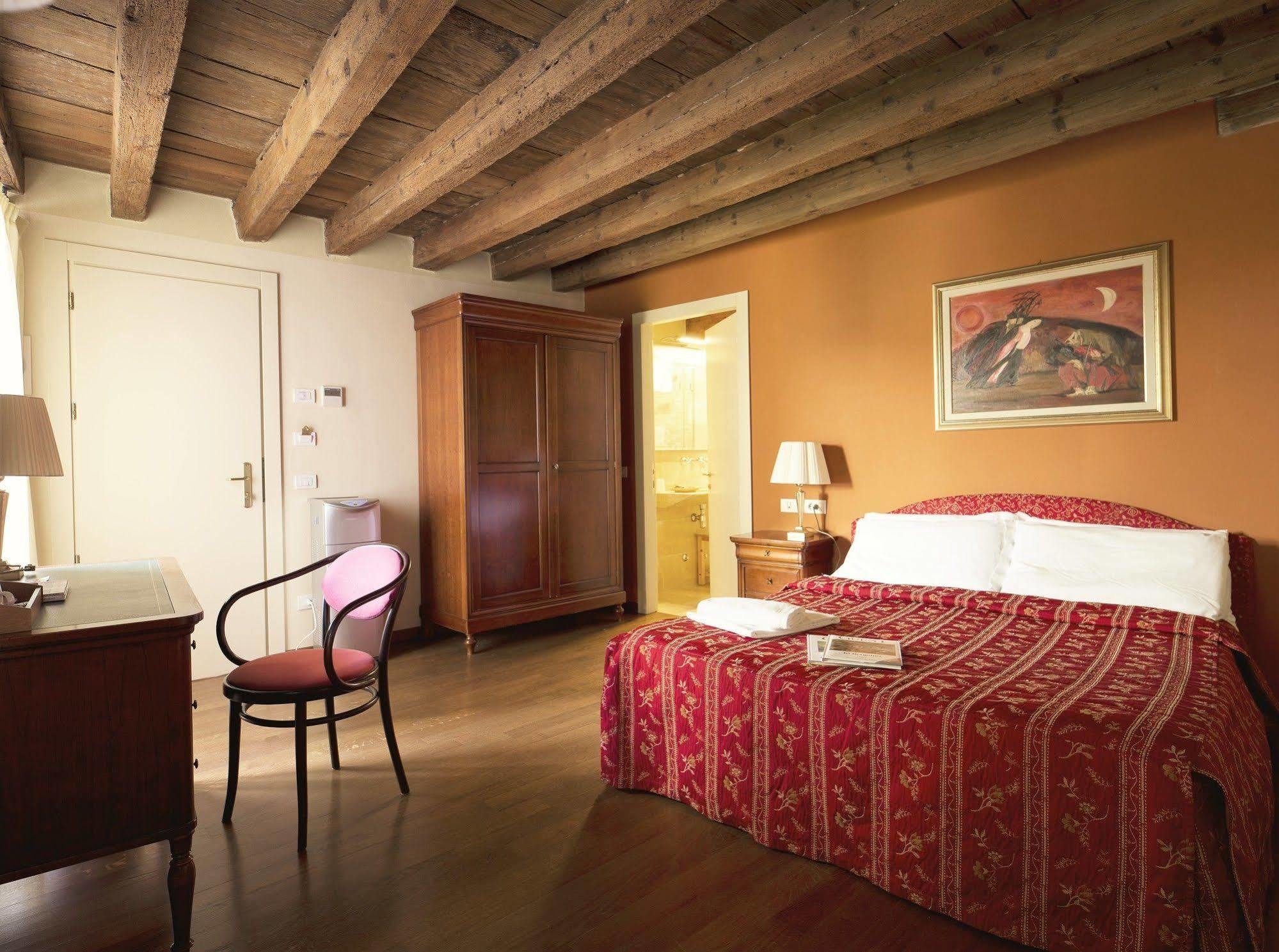 Piazza Vecchia 4*